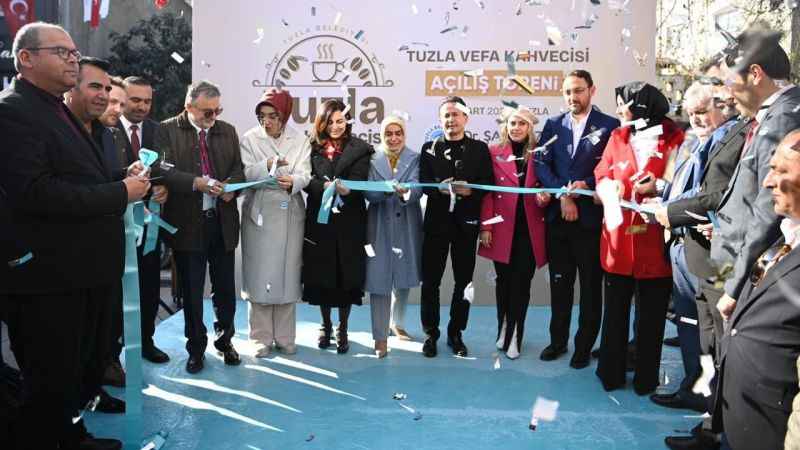Tuzla’ya tarihi meydanda yeni buluşma noktası: Tuzla Vefa Kahvecisi açıldı Tuzla’ya tarihi meydanda yeni buluşma noktası: Tuzla Vefa Kahvecisi açıldı