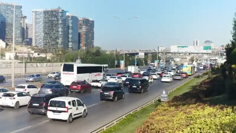 Bayram dönüşü trafik yüzde 60'lara ulaştı