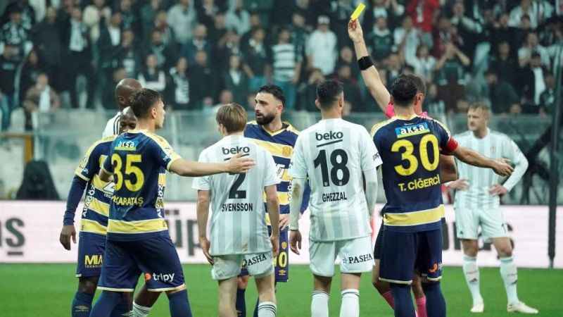 Beşiktaş’ta Svensson, Fenerbahçe derbisinde yok! Beşiktaş’ta Svensson, Fenerbahçe derbisinde yok!