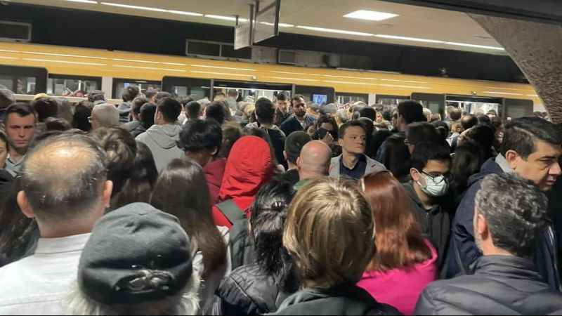 Üsküdar Samandra metrosunda arıza hâlâ sürüyor Üsküdar Samandra metrosunda arıza hâlâ sürüyor