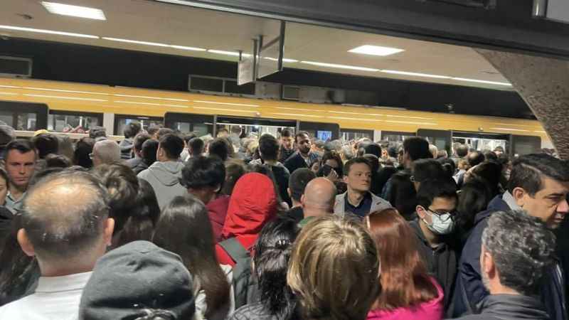 Üsküdar Samandra metrosunda arıza hâlâ sürüyor Üsküdar Samandra metrosunda arıza hâlâ sürüyor