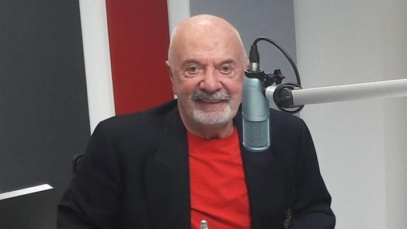 Ünlü sunucu Erkan Yolaç hayatını kaybetti