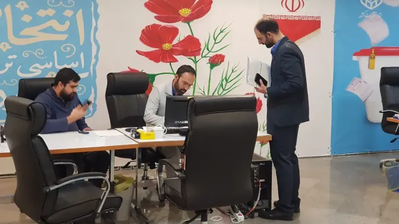 İran’da 2 aday Cumhurbaşkanlığı yarışından çekildi