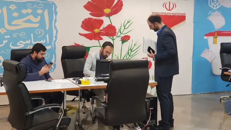 İran’da 2 aday Cumhurbaşkanlığı yarışından çekildi