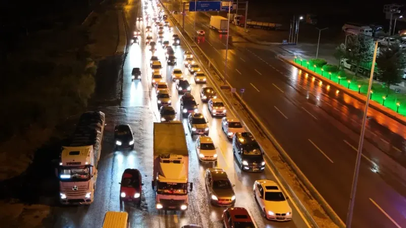 Yaz tatili sona erdi, okula dönüş yoğunluğu: 43 ilin geçiş noktası böyle görüntülendi