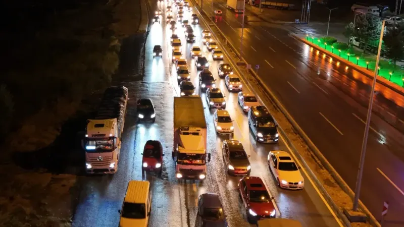 Yaz tatili sona erdi, okula dönüş yoğunluğu: 43 ilin geçiş noktası böyle görüntülendi