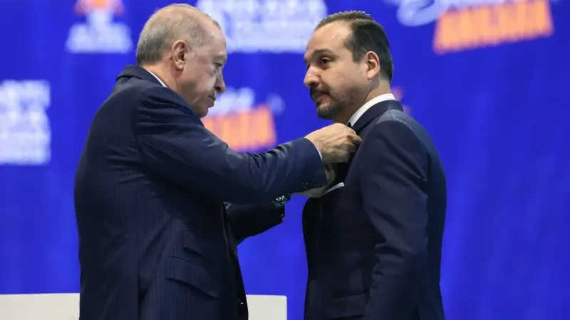 Cumhurbaşkanı Erdoğan, AK Parti'ye katılan Zorlu'ya rozet taktı Cumhurbaşkanı Erdoğan, AK Parti'ye katılan Zorlu'ya rozet taktı