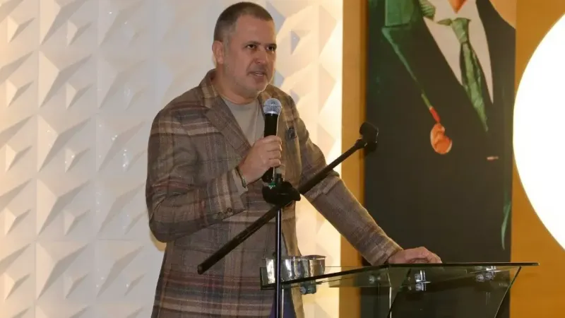 Karşıyaka’da Başkan İlker Ergüllü istifa etti