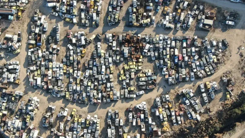 Esad rejiminin askerlerinin el koyduğu binlerce araç çürümeye terk edildi