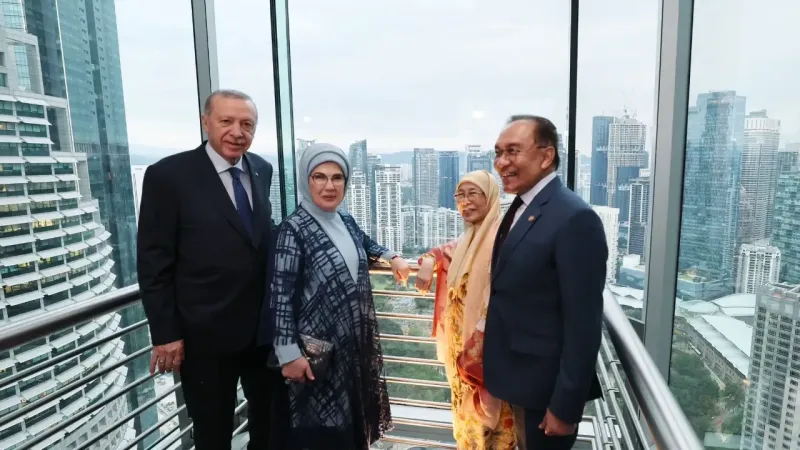 Cumhurbaşkanı Erdoğan'dan Malezya'da Petronas İkiz Kuleleri'ne ziyaret Cumhurbaşkanı Erdoğan'dan Malezya'da Petronas İkiz Kuleleri'ne ziyaret