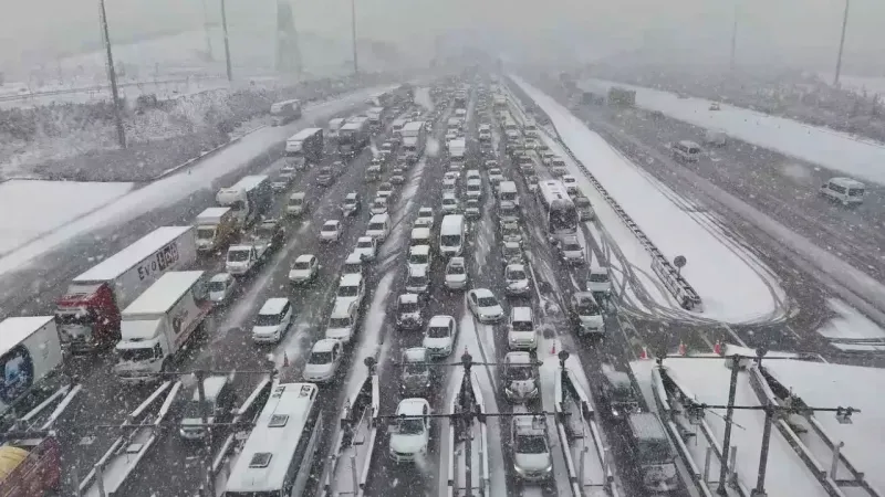 Kuzey Marmara Otoyolu beyaza büründü Kuzey Marmara Otoyolu beyaza büründü