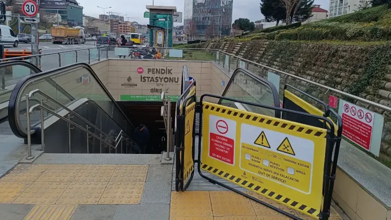 Pendik metroda yürüyen merdiven faciası: Yaşlı kadının parmakları koptu
