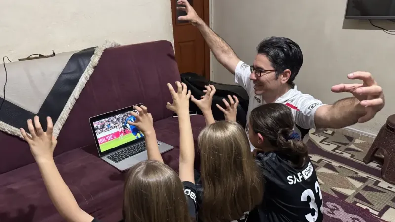 Fanatik Beşiktaşlı babadan kızlarına 'B.J.K' ismi Fanatik Beşiktaşlı babadan kızlarına 'B.J.K' ismi