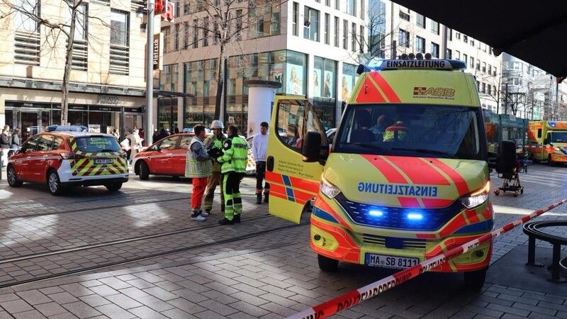 Almanya’da araç kalabalığa daldı: 2 ölü, 25 yaralı