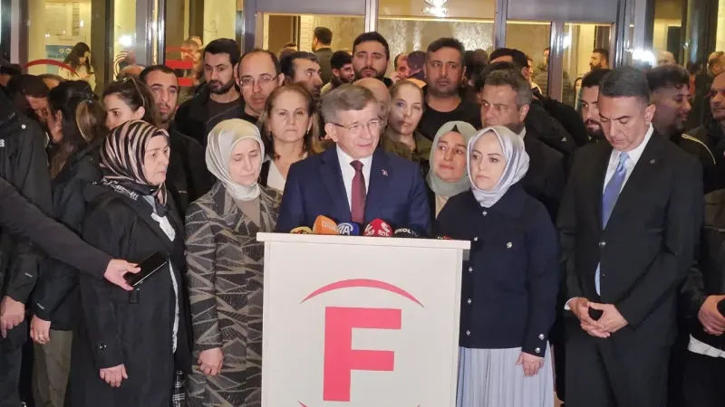 Gelecek Partisi Genel Başkanı Davutoğlu, Sırrı Süreyya Önder’i ziyaret etti