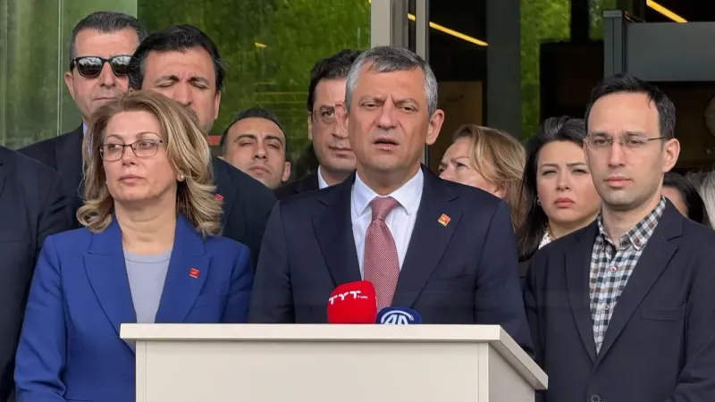 Özgür Özel, Sırrı Süreyya Önder’i hastanede ziyaret etti Özgür Özel, Sırrı Süreyya Önder’i hastanede ziyaret etti