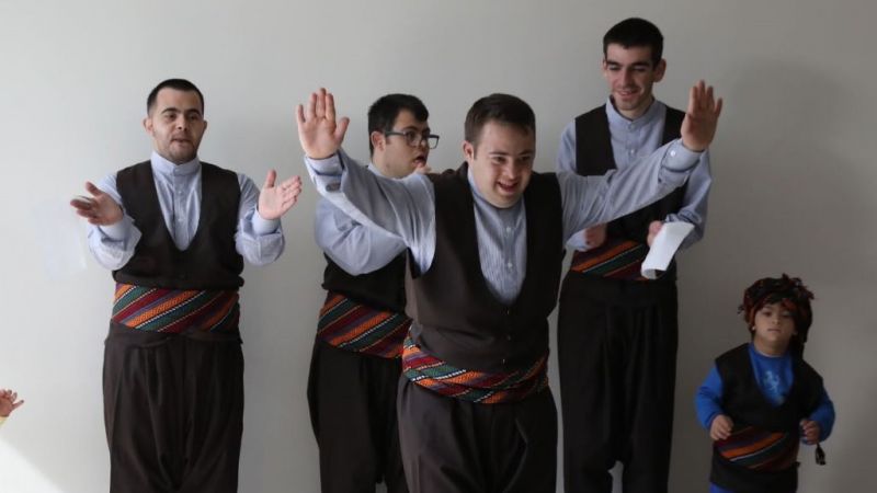 Down Sendromlu Halay Ekibi Coşturdu