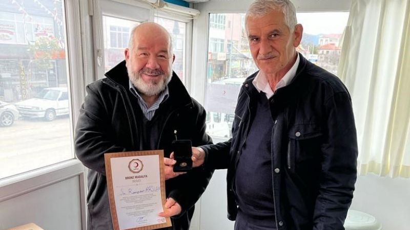 Kan Bağışçılarına Madalya!