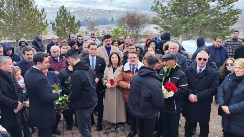 Aşık Veysel Mezarı Başında Anıldı