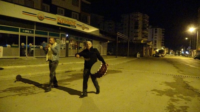 Ramazan davulcuları Adana sokaklarında