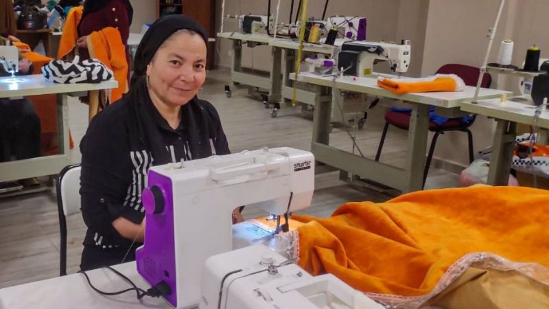 Yetim anneleri, afetzede çocuklar için üretiyor Yetim anneleri, afetzede çocuklar için üretiyor