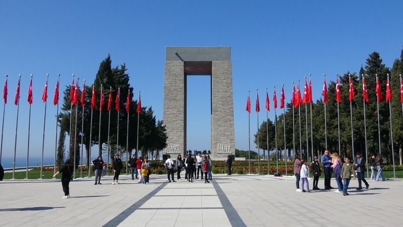 Şehitler Abidesi'ne ziyaretçi akını