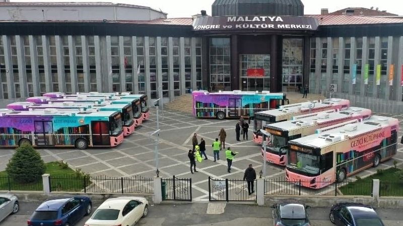 Gezici kütüphaneler deprem bölgesinde Gezici kütüphaneler deprem bölgesinde