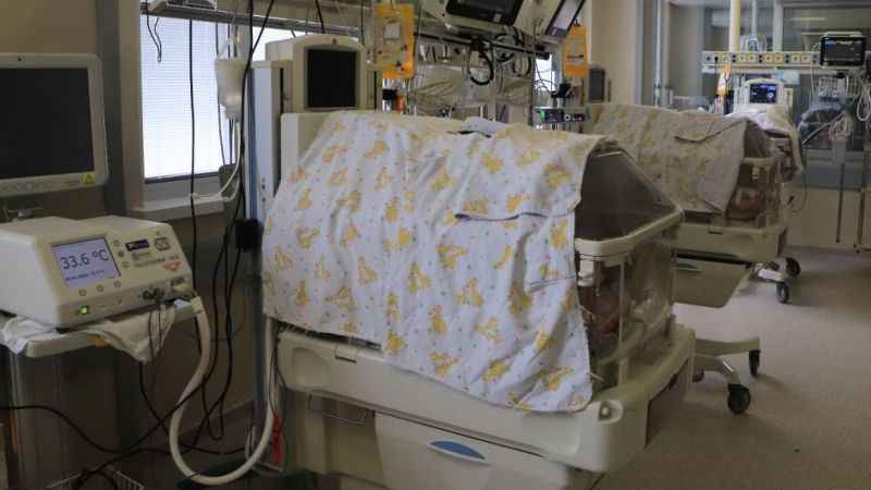 Erken doğan bebekler hayata tutunuyor