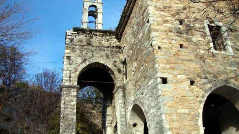 200 yıllık kiliseye defineciler dadandı 200 yıllık kiliseye defineciler dadandı