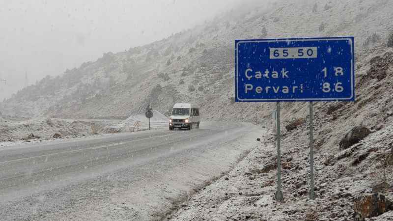 Yaza 5 kala Van'da Kar yağışı