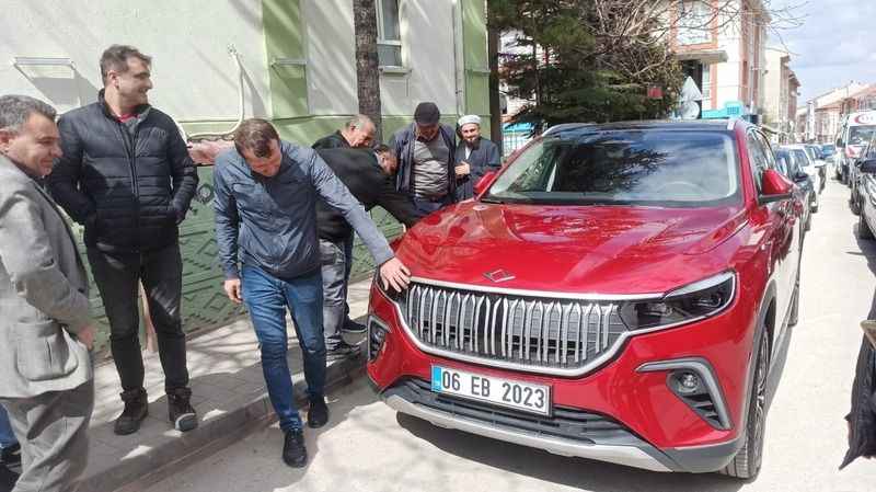 Enerji Bakanı'nın TOGG'una yoğun ilgi 