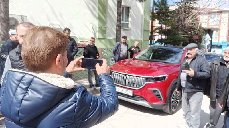 Enerji Bakanı'nın TOGG'una yoğun ilgi 
