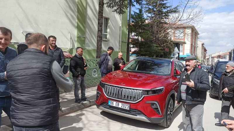 Enerji Bakanı'nın TOGG'una yoğun ilgi 