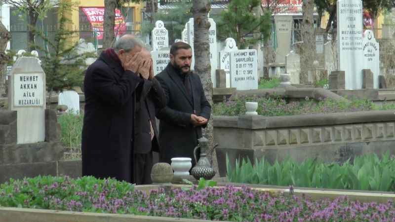 Bakan Akar, aile kabristanını ziyaret etti