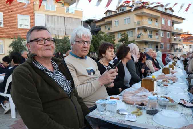 Alanya'da 127 milletle birlikte iftar 