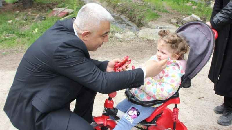 Çocuklar “Holo” diyerek şeker topladı