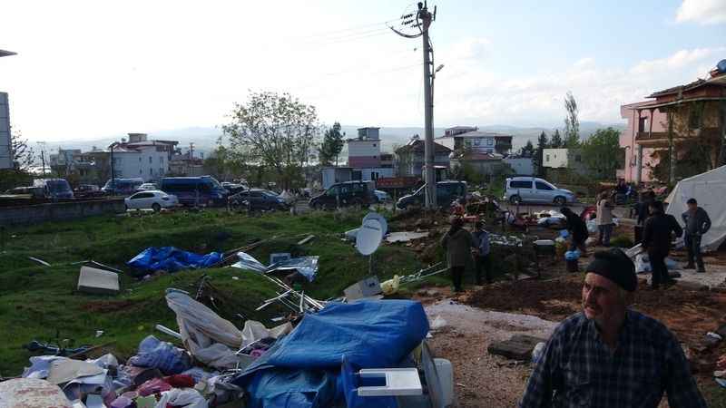 DEPREM BÖLGESİNİ BU DEFA FIRTINA VURDU