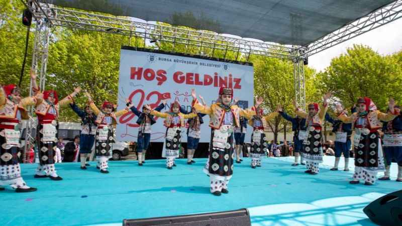 Bursa'da çifte çocuk şenliği Bursa'da çifte çocuk şenliği
