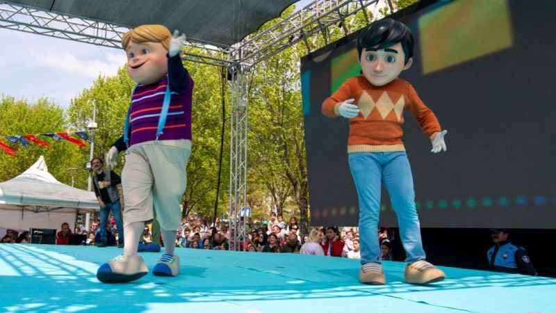 Bursa'da çifte çocuk şenliği Bursa'da çifte çocuk şenliği