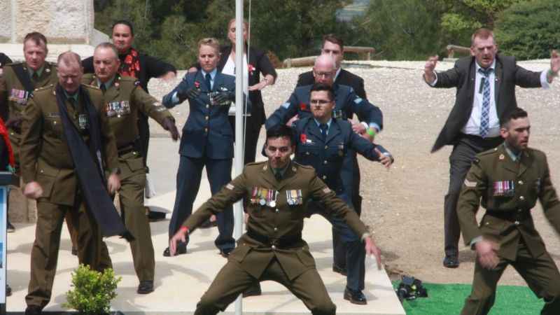 Atalarını 'Haka' dansıyla andılar Atalarını 'Haka' dansıyla andılar