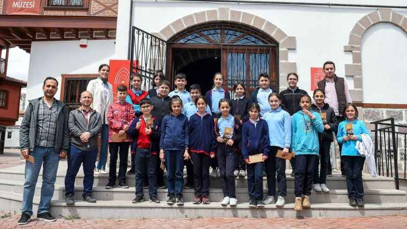 Çocuklar Hacı Bayram Veli Müzesi'ni renklendirdi Çocuklar Hacı Bayram Veli Müzesi'ni renklendirdi