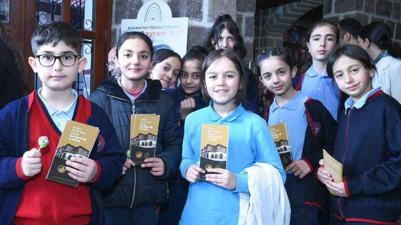 Çocuklar Hacı Bayram Veli Müzesi'ni renklendirdi Çocuklar Hacı Bayram Veli Müzesi'ni renklendirdi