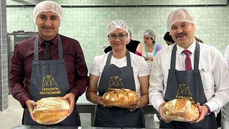 Ekmeği tam tahıllı olarak tüketin Ekmeği tam tahıllı olarak tüketin