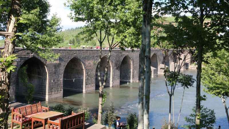 Deprem sonrası Diyarbakır turizmi yeniden canlandı Deprem sonrası Diyarbakır turizmi yeniden canlandı