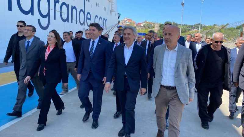 Rus turistleri Bakan Yardımcısı karşıladı Rus turistleri Bakan Yardımcısı karşıladı