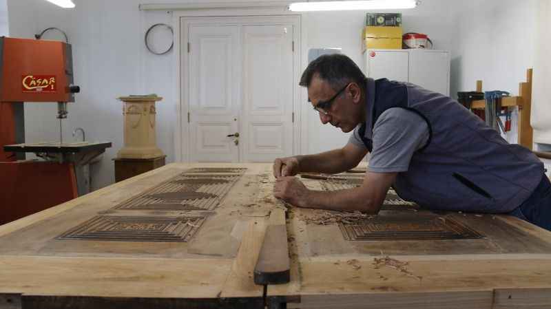 Topkapı Sarayı'nda asırlara meydan okuyan kapı restore edildi Topkapı Sarayı'nda asırlara meydan okuyan kapı restore edildi
