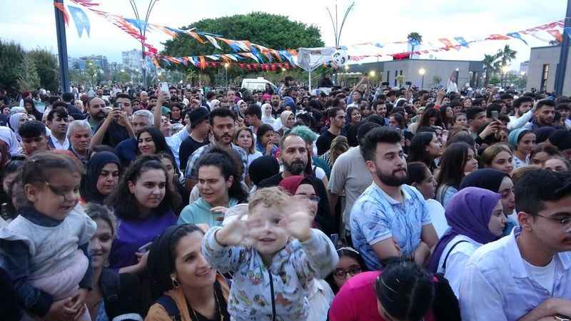 30 yıl aradan sonra Mersin'de sahne aldı 30 yıl aradan sonra Mersin'de sahne aldı