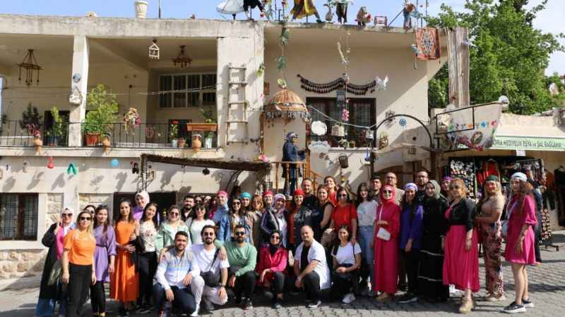 Hemşireler Mardin gezisiyle moral buldu Hemşireler Mardin gezisiyle moral buldu