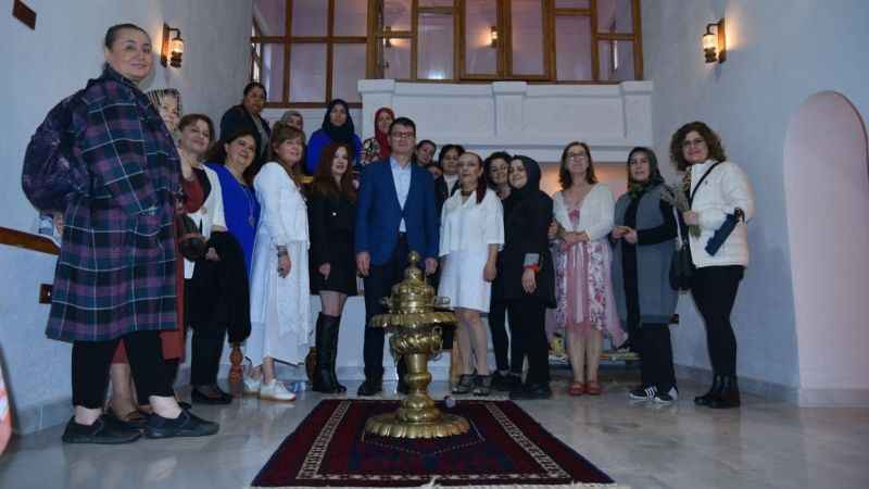Hamamda sergi olur mu demeyin! Hamamda sergi olur mu demeyin!