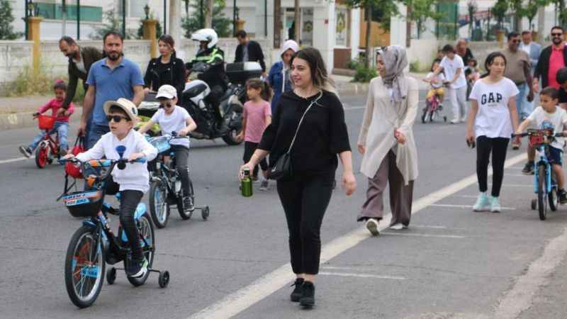 Çocuklar sağlık için pedal çevirdi Çocuklar sağlık için pedal çevirdi